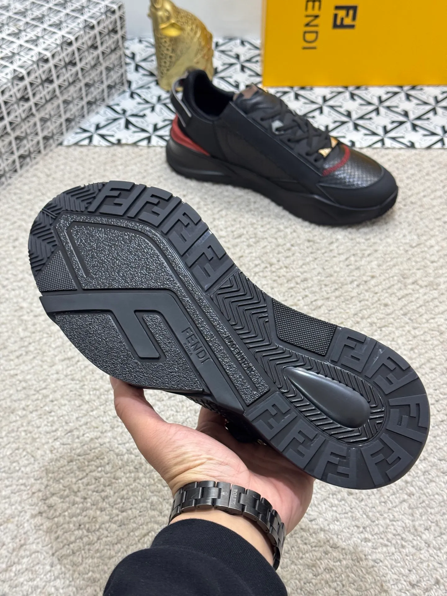 Men's men's shoes 💰520 [New style] 🦥🦥 Original quality - Fendi ◾️▫️F D🆕 Spring and summer new men's slip-on sneakers, with elastic straps, side zippers, and corrugated soles engraved with F. Embossed Fendi Flow lettering on the heel. Mixed material of high-tech fabric and black suede. FF graphic tongue. Ultra-light and wear-resistant EVA sole. Size: 38-44 (45 customized